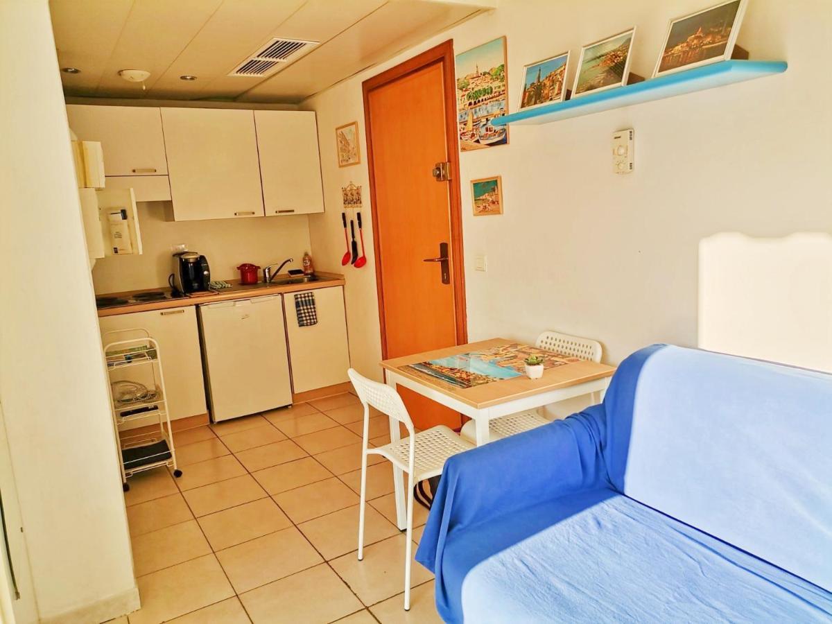 MENTON Studio au BORD DE MER Balcon, Calme, Dernier étage avec Ascenseur et Climatisation Exterior foto